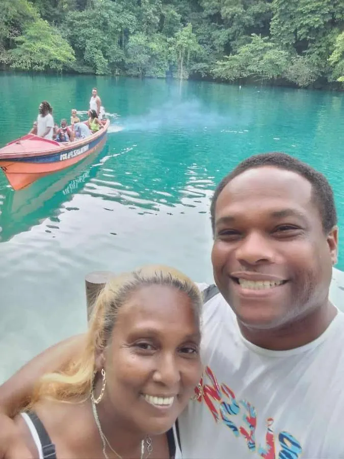 Mango Walk Homestay Montego Bay 0*,